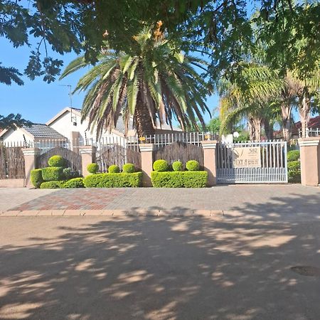 Vicky B Bed And Breakfast Mogwase Bagian luar foto