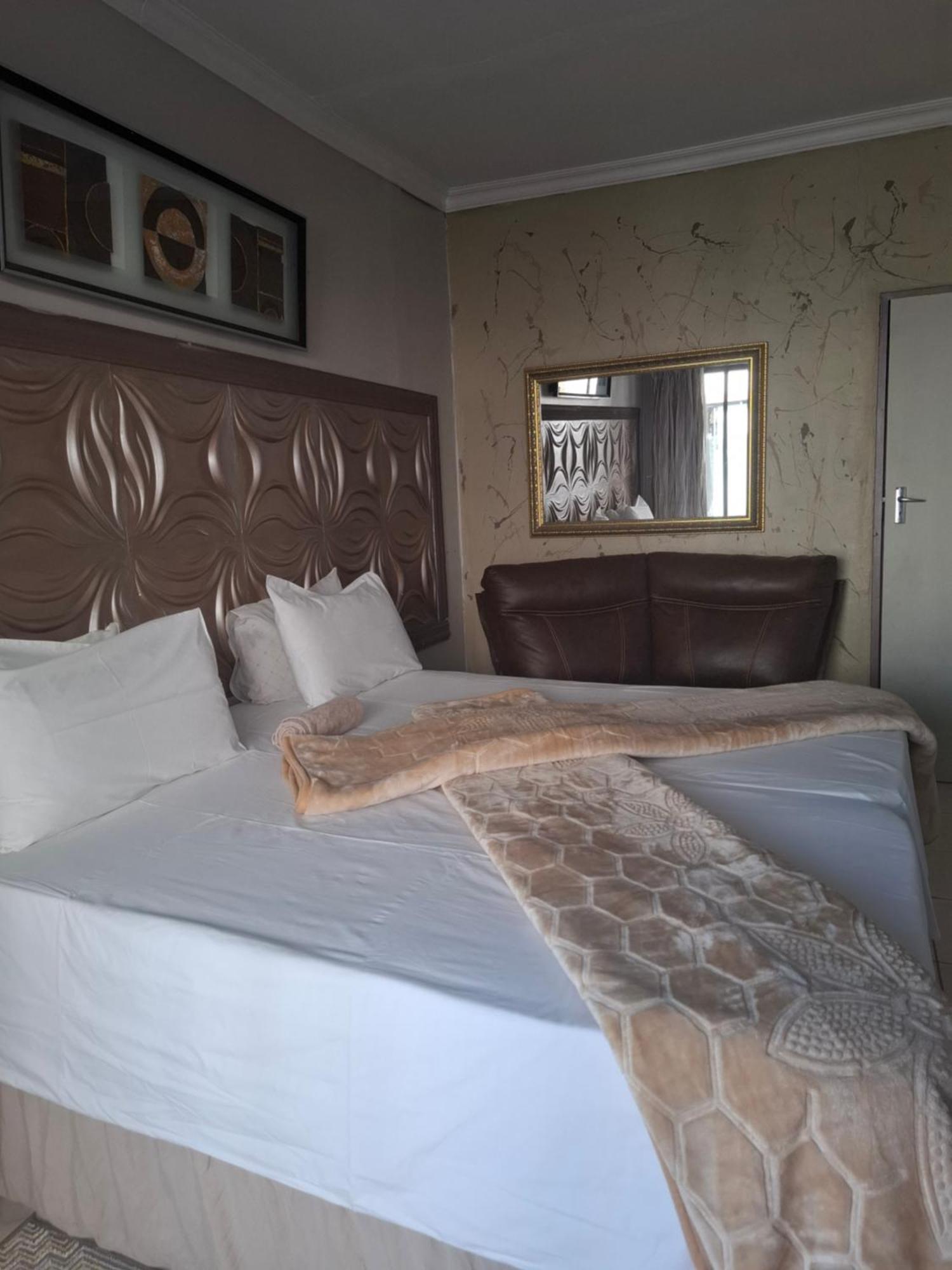 Vicky B Bed And Breakfast Mogwase Bagian luar foto