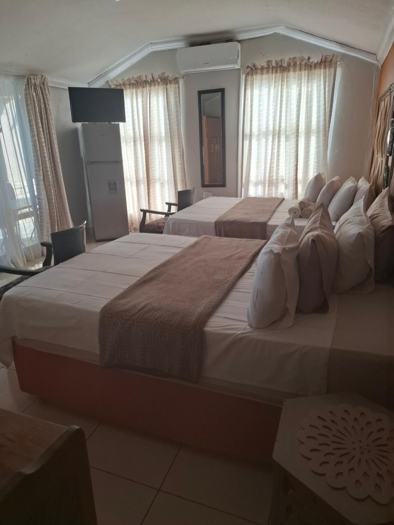 Vicky B Bed And Breakfast Mogwase Bagian luar foto