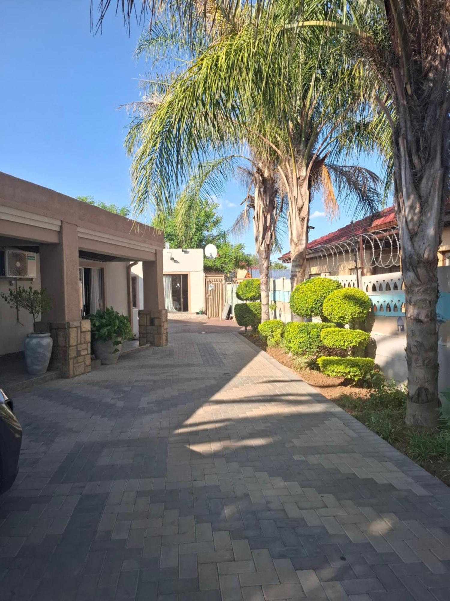 Vicky B Bed And Breakfast Mogwase Bagian luar foto